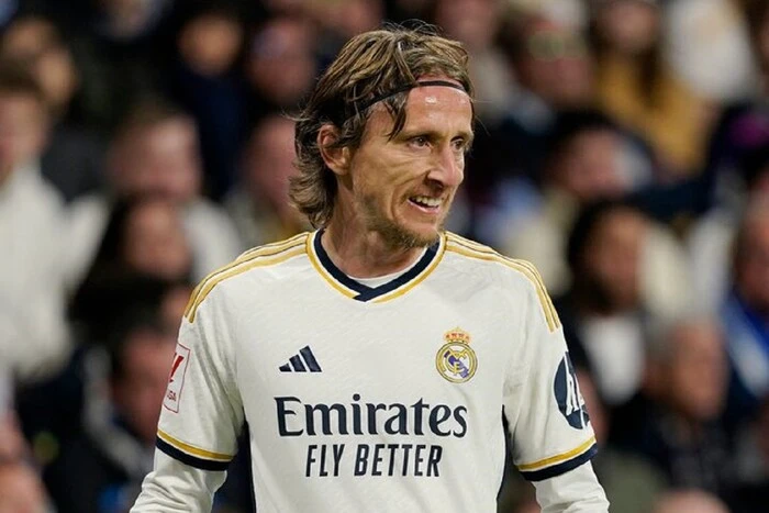 The yellow-blue jerseys of the legendary Real seriously confused the Arsenal players