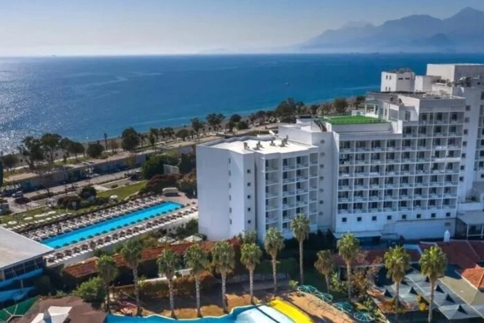 List of a closed hotel with a red cross