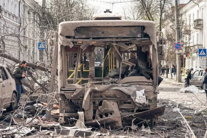 Хлопець, що рятує пасажирів автобуса