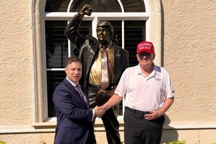 Trump otrzymał w prezencie swój pomnik