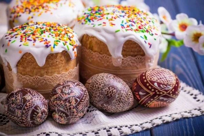 Easter holiday: traditional dishes and Easter eggs