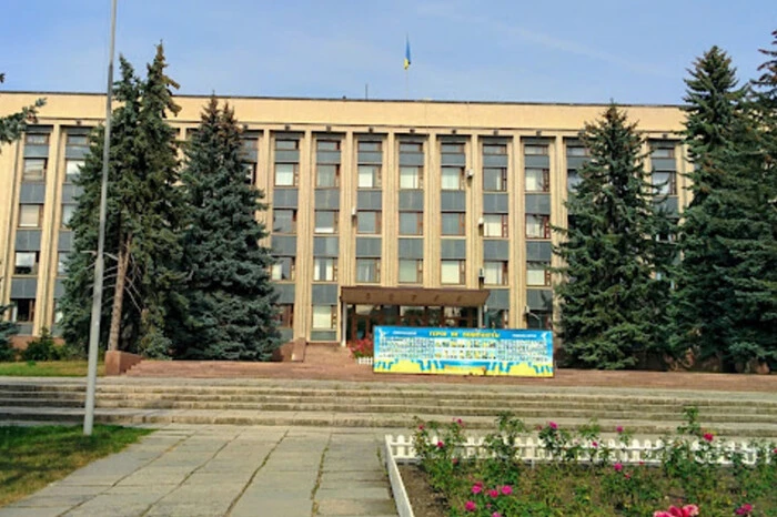 Поліцейський з догматам на посту охорони