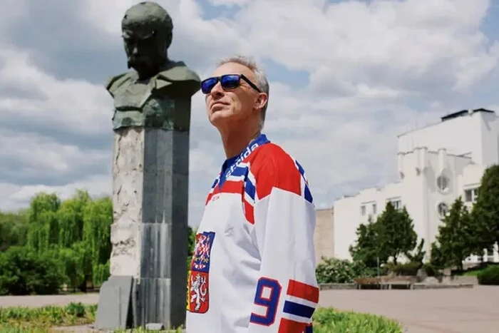 Hasek informierte das IOC, dass der ehemalige Präsident Russlands Medwedew drohte, ihn zu töten