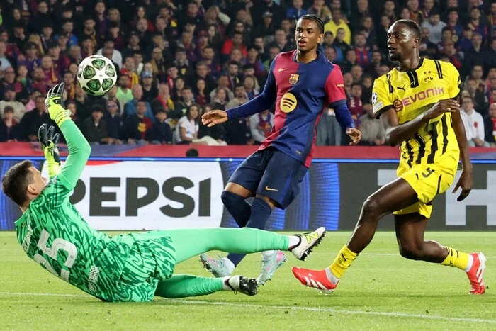 Results of the Champions League Quarter-Finals: Resilient Victory for PSG, Rout in Barcelona