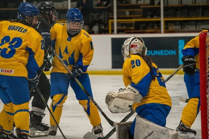 Die Ukraine begann die Frauen-Weltmeisterschaft im Hockey mit einer Niederlage