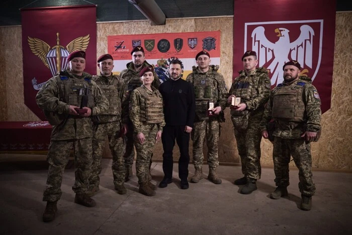 Zelensky awarded soldiers in Kharkiv region
