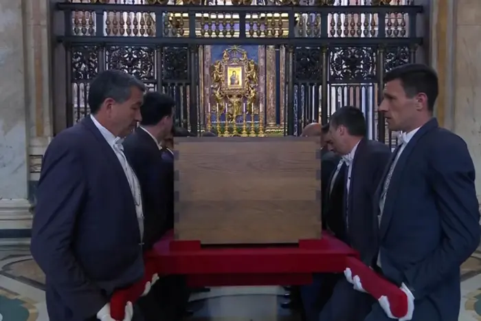 Photo of Pope Francis before the burial