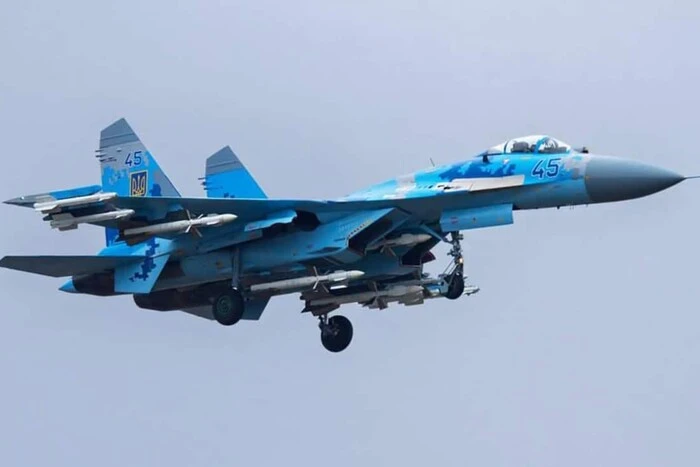 Su-27 crashes. The pilot survived