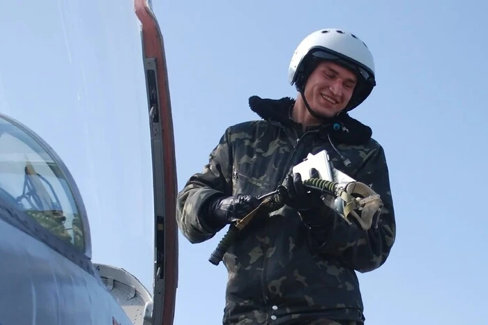 Zelensky Awards the Title of Hero of Ukraine to the Fallen F-16 Pilot Mykola Ustimenko