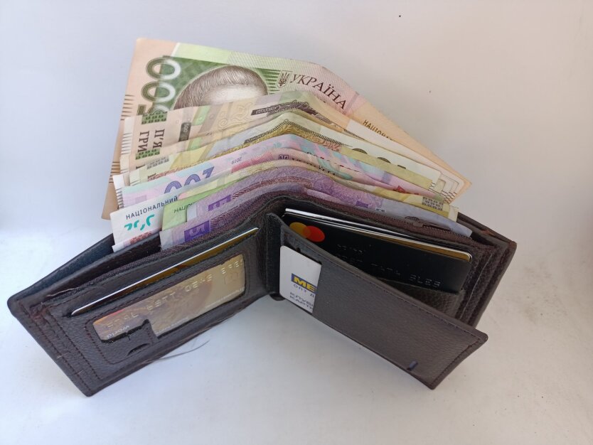 Payments, employment, and education: assistance for IDPs