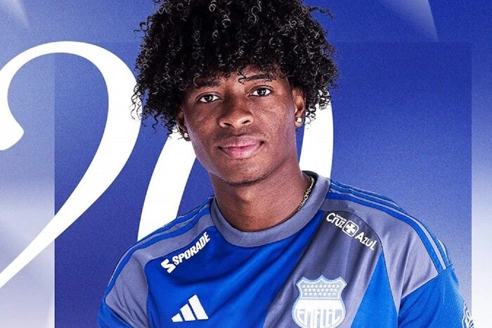 In Ecuador wurde die Frau und das Kind eines Fußballspielers entführt, während er sich unter dem Bett versteckte