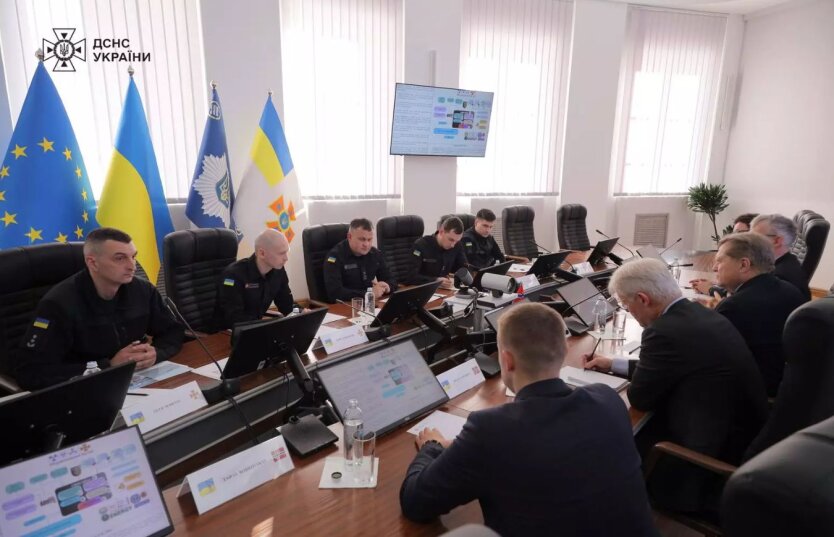 caption for the image: The State Emergency Service of Ukraine and Norway signing the agreement