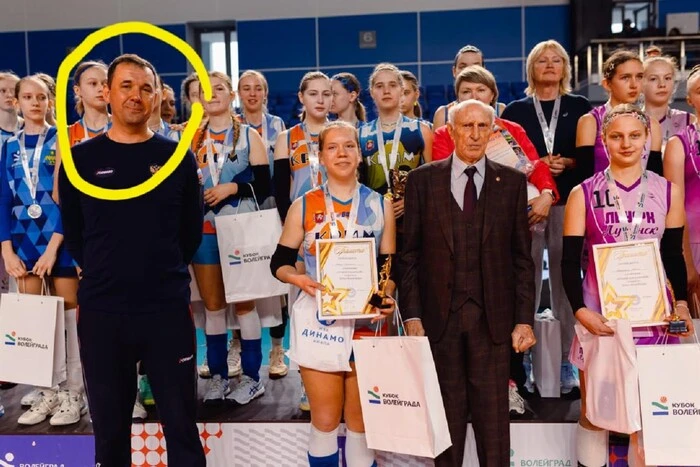 Der Cheftrainer der russischen Frauen-Nationalmannschaft im Beachvolleyball steht auf der Liste von 'Mirotworez'