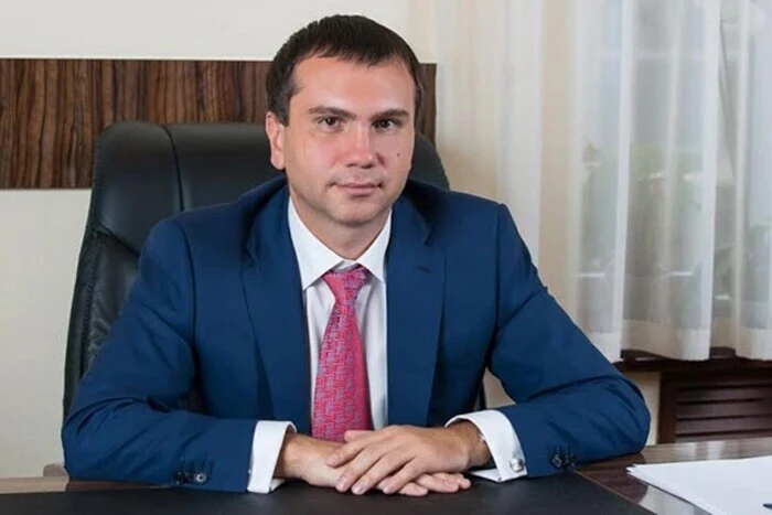 Depicts judge Vovk, dismissed 'under the article', and receiving over 3.5 million UAH