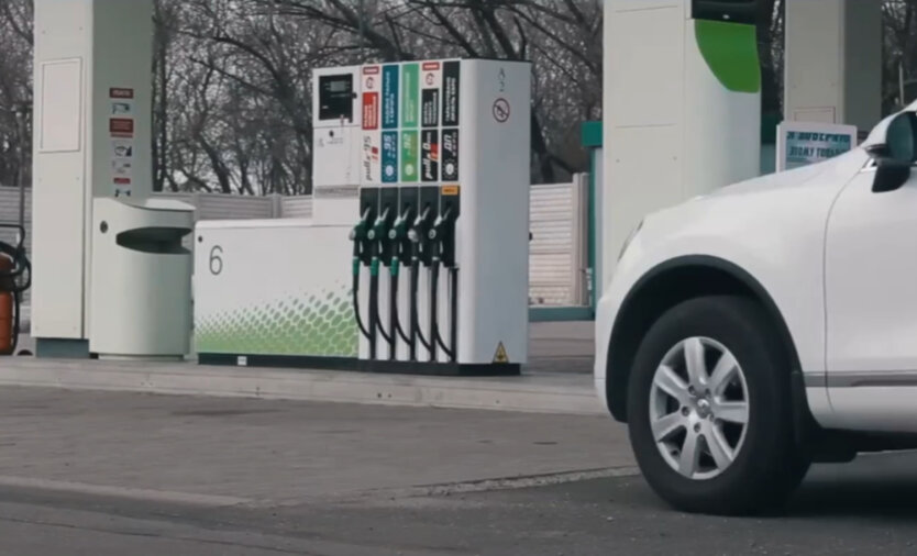 The price gap at gas stations has reached 8 hryvnias: drivers in 3 regions were shown where they overpay