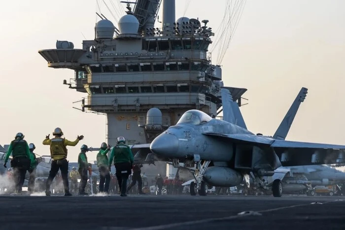 American fighter jet sank in the Red Sea