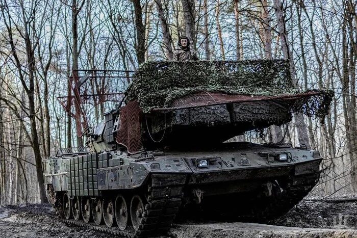Дипломат у ролі посередника мирного врегулювання