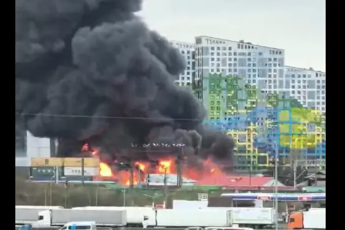 Fire in St. Petersburg: flames and smoke