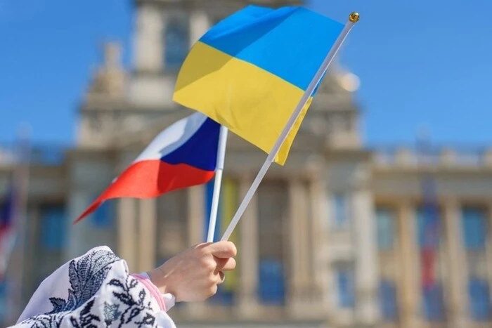 Presentation of the Ukrainian flag at the city council meeting