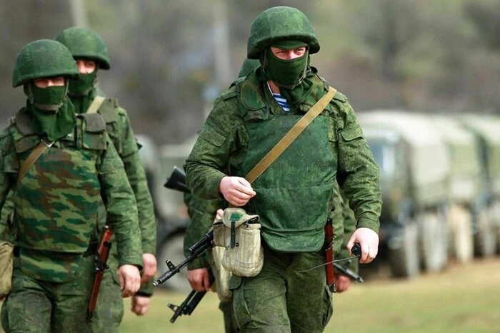 In the picture - a map of Ukraine with advancing arrows on occupied territories