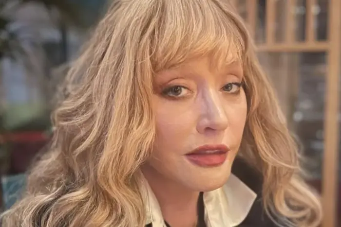 Alla Pugacheva sings songs about the war