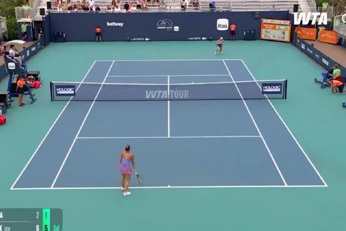 WTA erkannte den besten Schlag des Monats März: der Aufschlag von Kostyuk im Match gegen die Russin Blinkova