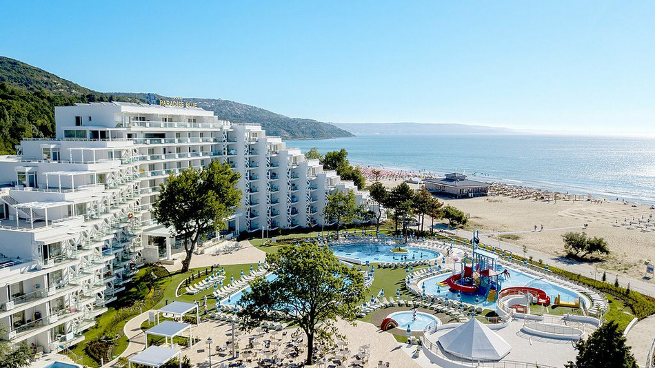 Hotel on the first line with aqua park