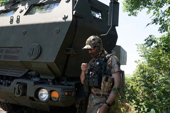 Карта з українськими напрямками наступу окупантів