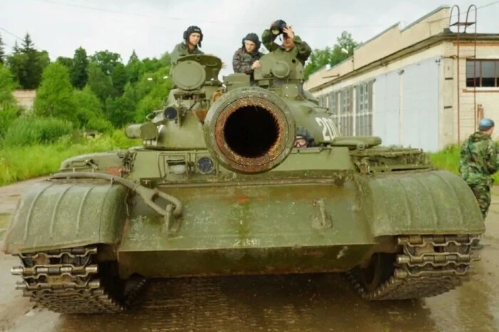 Defense Express erklärte, warum die russische Armee T-55-Panzer von
