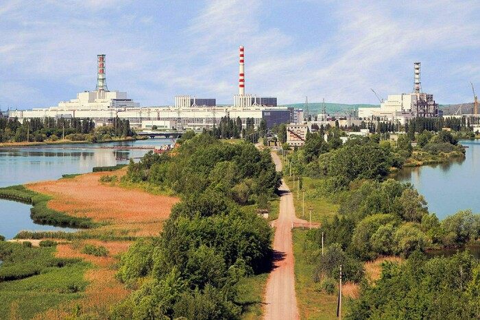 Російські військові будують оборонні траншеї