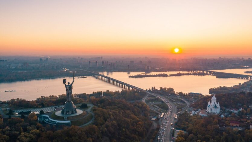 Fires due to drone debris falling in Kyiv