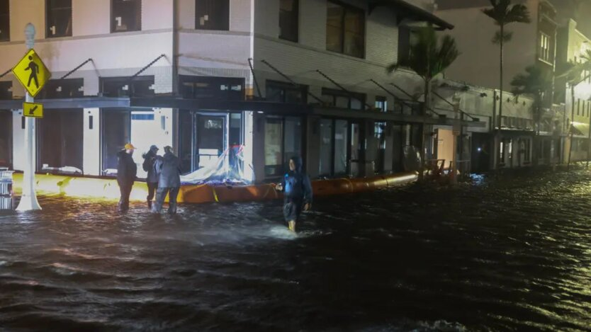 Hurricane Milton hits Florida: destruction and power outages
