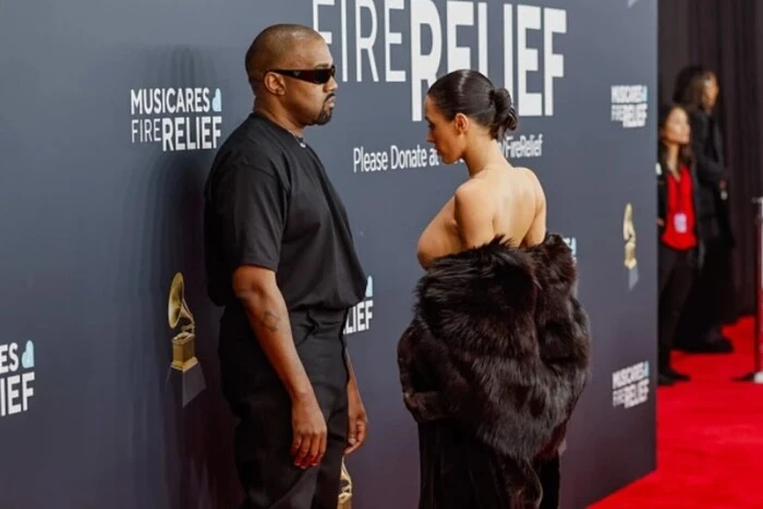 Drużyna Kanye Westa zaprezentowała suknię-niewidkę na czerwonym dywanie