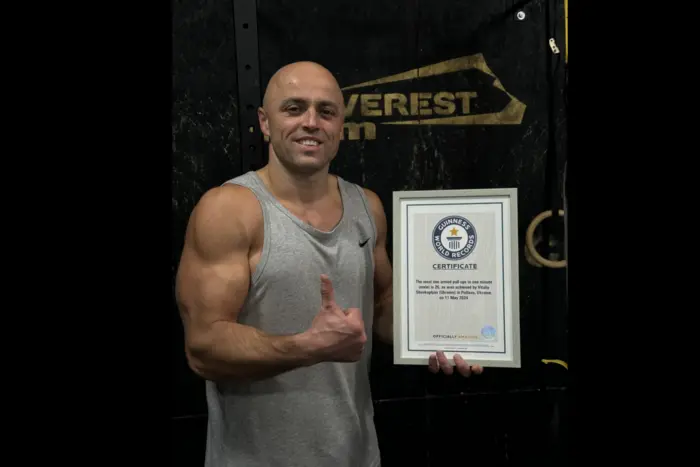 Polski atleta pobił swój rekord Guinnessa w podciąganiu na jednej ręce