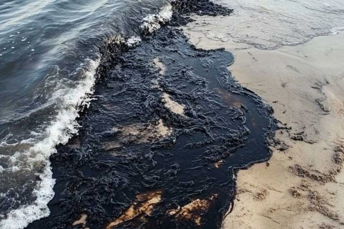 Heavy fuel oil from Russian tankers near a Ukrainian city