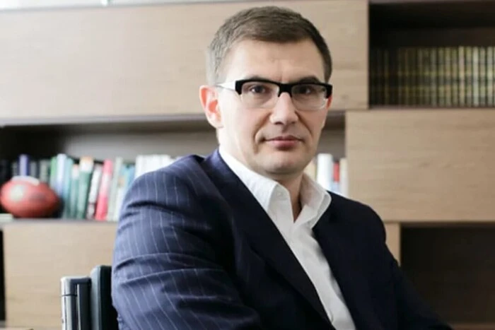 Колишній глава банку втік з Росії