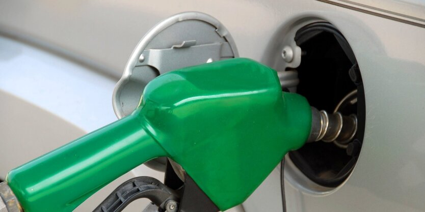 Updated fuel prices at gas stations