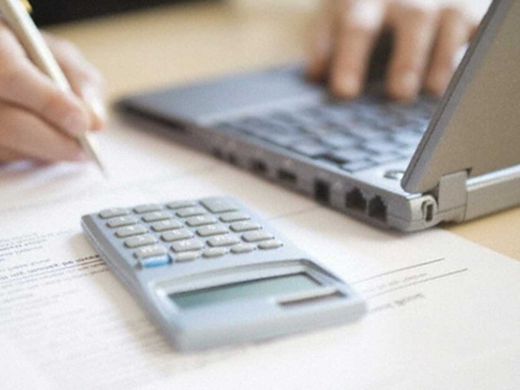 Table comparing pension and salary