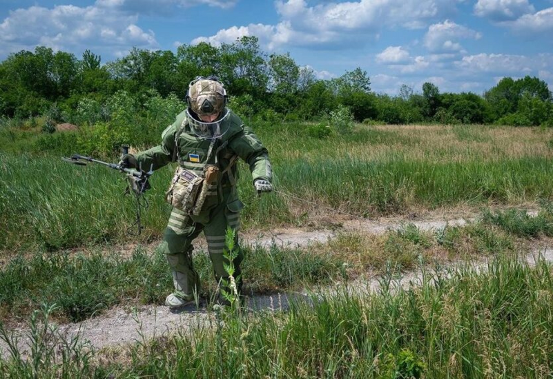 Ministry of Defense individual demining set