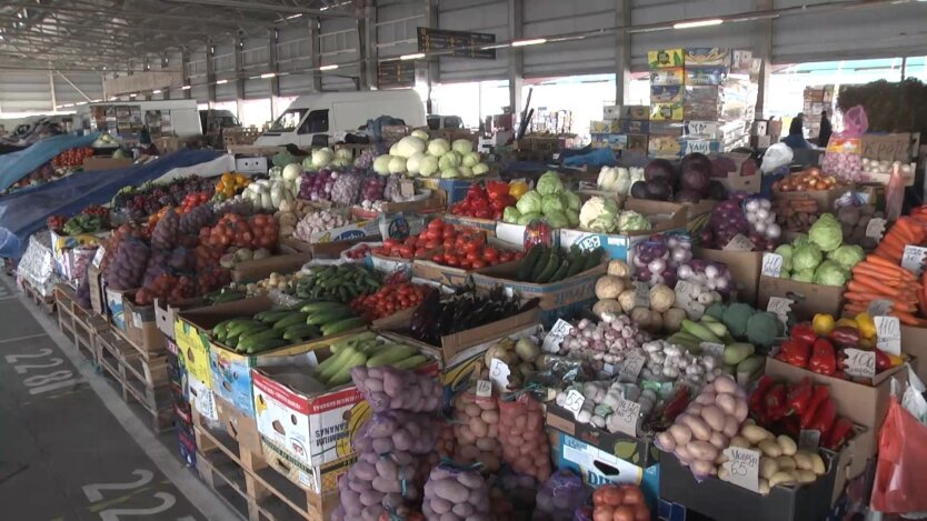 Prices of tomatoes, potatoes, carrots, and onions