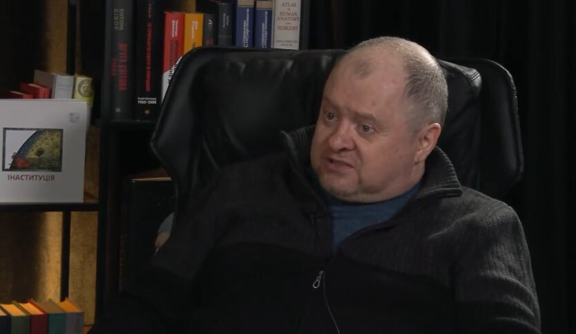 Зацікавлені громадяни уважно слухають експерта