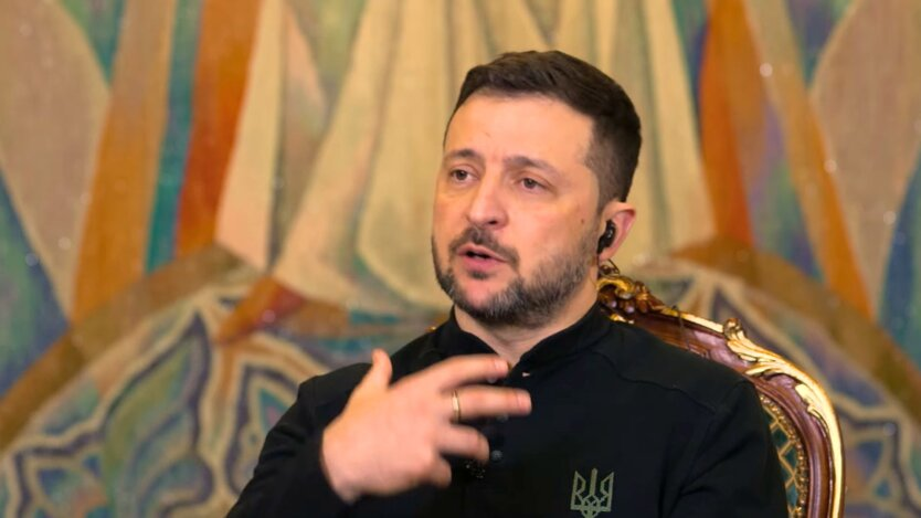Zelensky speaks with Kyodo News reporters