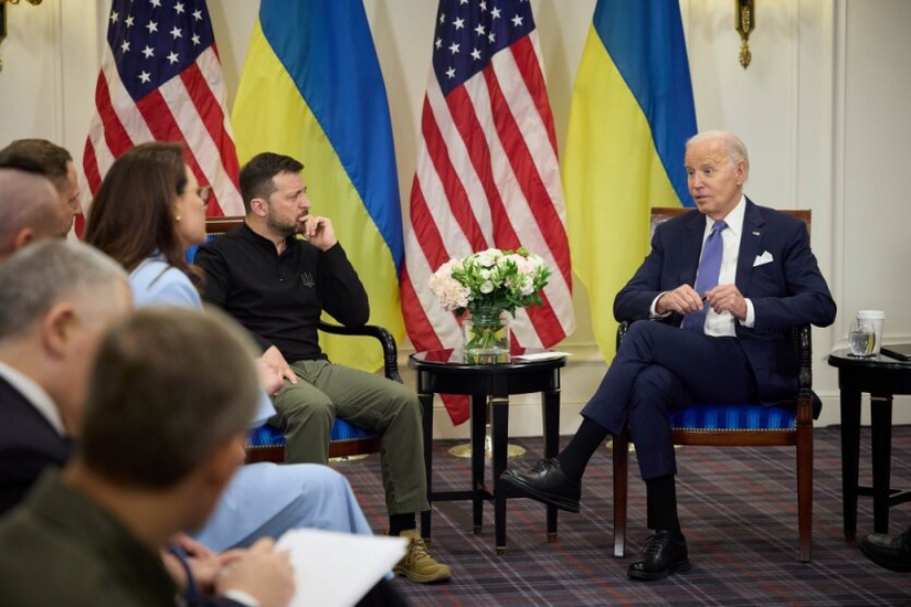 White House logo on the background of the state flag of Ukraine