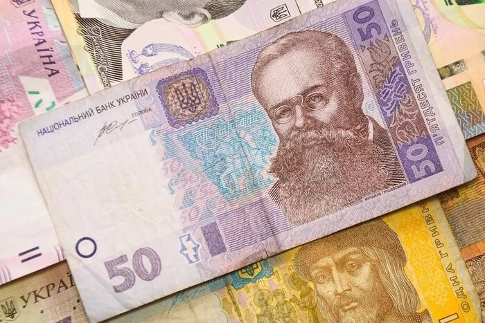 In the image, the hryvnia is changing its appearance