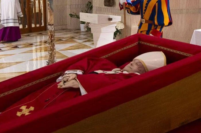 First photo of the deceased Pope