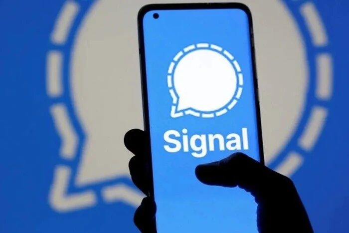 Image of the Signal emblem with intermediate text