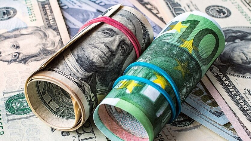 Ukrainer verzichten zunehmend auf Bargeld in Dollar und Euro: Was kaufen sie jetzt?