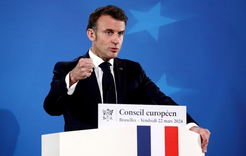 Macron and Trump during the meeting