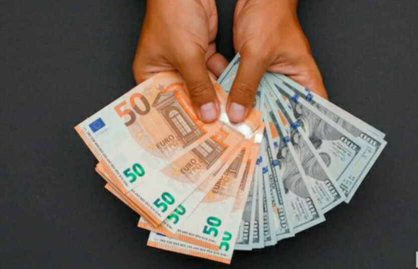 Graph with an image of euro and dollar
