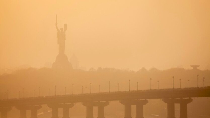 Polluted air and dust cloud